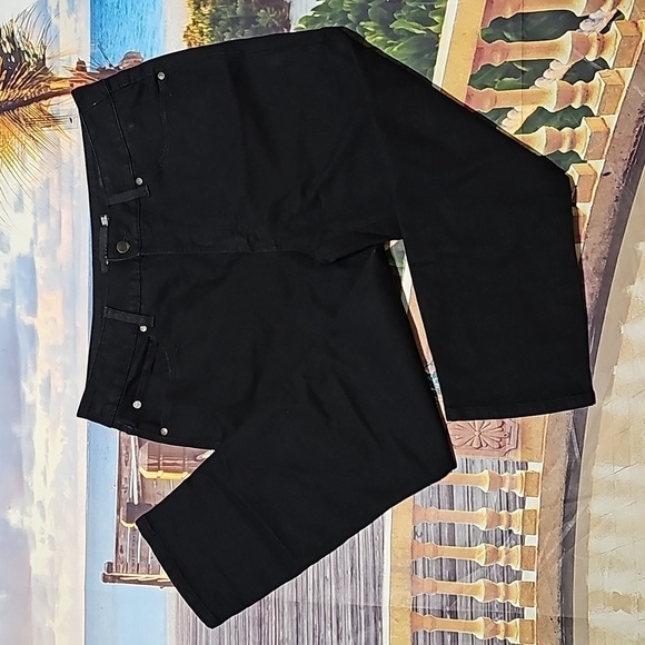 Tahari Black Haisley Capri Jeans Size 16 NWT - Picture 1 of 6